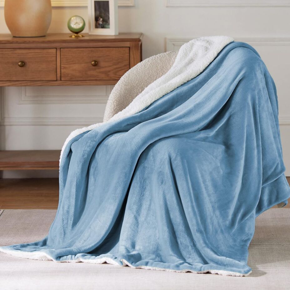 BEDSURE Sherpa Fleece Throw Blanket – Extra Soft & Warm Blanket for Couches