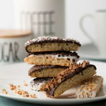 Fathers Day Gift Basket - 18 Biscuits Cookies Delight