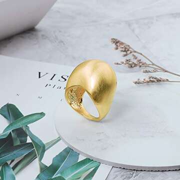 Mytys Statement Dome Ring Chunky Gold Fashion Rings for Women Modern Sculptural Oversized Bold Cocktail Ring Trendy Minimalist Metal Jewelry Gift (Gold, 9)