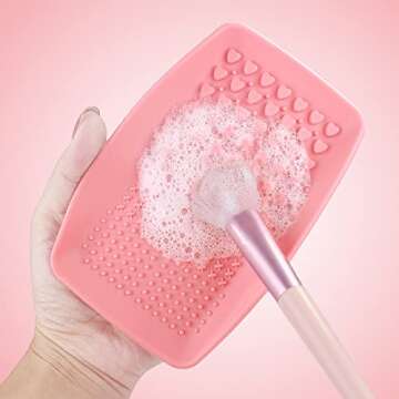 Makeup Brush Cleaning Mat, Silicone Make up Brush Cleaner Pad, Paint Brush Cleaner Tool with Back Strap, Portable Beauty Makeup Washing Tool Makeup Brushes for All Brushes (Pink)