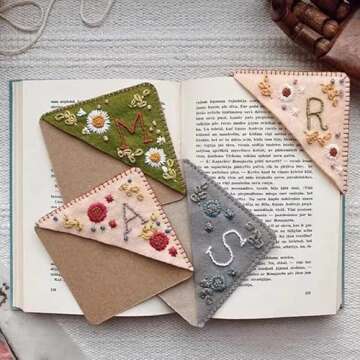 Personalized Hand Embroidered Corner Bookmark, 26 Letters Hand Stitched Felt Corner Letter Bookmark, Cute Flower Embroidery Bookmarks for Book Reading Lovers Meaningful Gift (Fall，S）