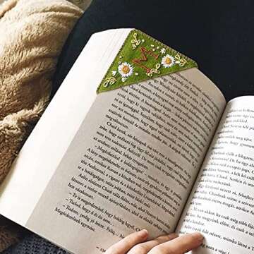 Personalized Hand Embroidered Corner Bookmark, 26 Letters Hand Stitched Felt Corner Letter Bookmark, Cute Flower Embroidery Bookmarks for Book Reading Lovers Meaningful Gift (Fall，S）