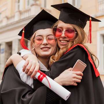 Graduation Glam: Top Gifts for Girls' Achievements 🎓