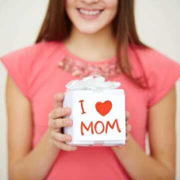 Affordable & Thoughtful: Top Gifts for Moms Under $75!