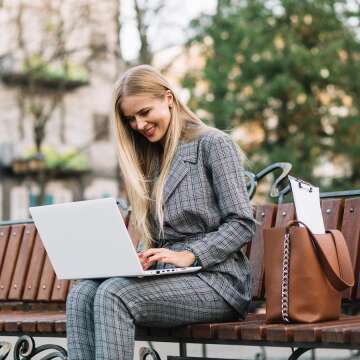 Chic and Practical: Top Laptop Bags for Women on the Go