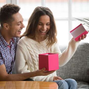 From Adventurous to Classic: Finding the Perfect Gift for Every Type of Couple