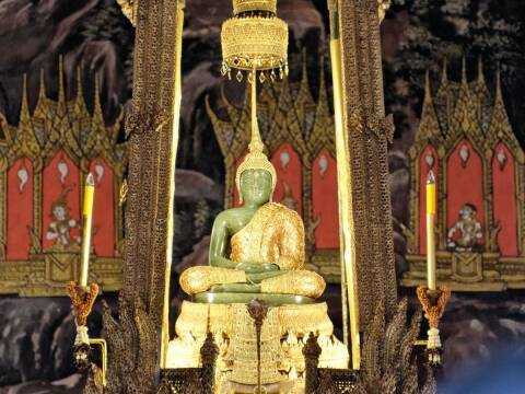 The Historic Move of the Emerald Buddha in 1784