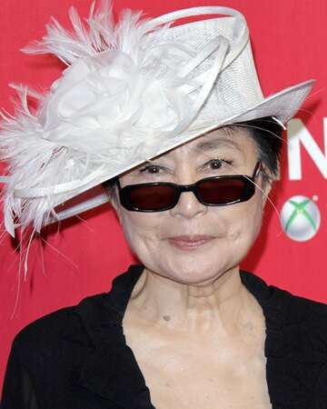 Yoko Ono Granted Permanent Residence in the USA (1973)