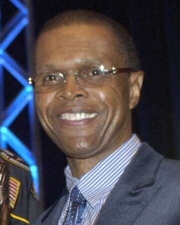 Gale Sayers Marries Linda McNeil: A Love Story in the NFL