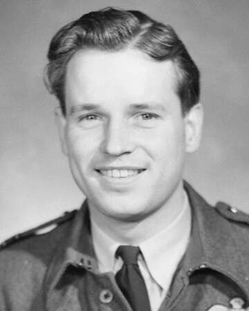 Dambuster Gibson Awarded the Victoria Cross