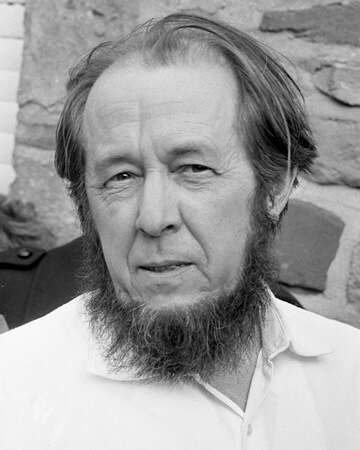 Aleksandr Solzhenitsyn Returns to Russia in 1994