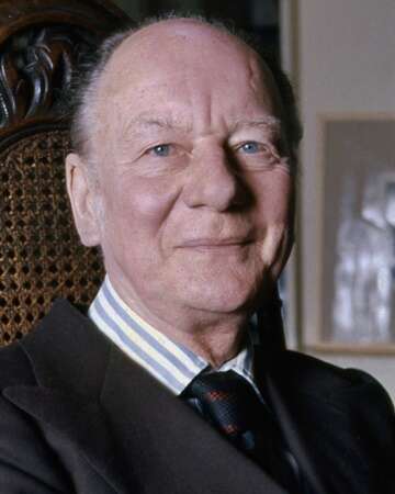 The Last Curtain Call: Remembering John Gielgud