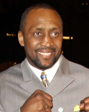 Thomas Hearns Captures WBA Light Heavyweight Title in 1991